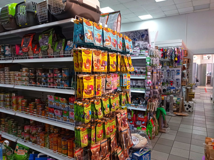 В магазине "Колибри", на базе клиники в Лобне, представлены классические сухие и влажные корма